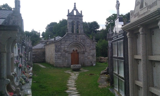 Kapelle mit Gräber in Form von Kammern