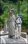 Sabine mit Pilgerstatue in Samos