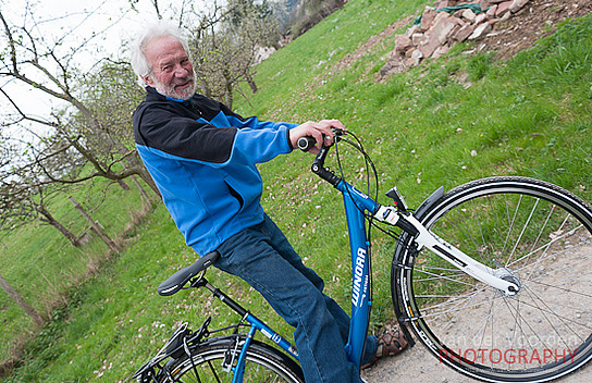 Ein Wegmarkierer des Neckarsteigs