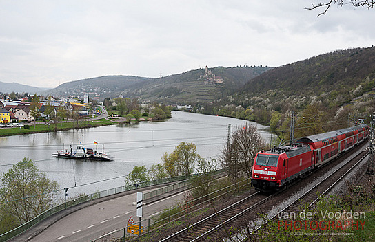 Neckar, Bahn, Fähre & Burg Hornberg