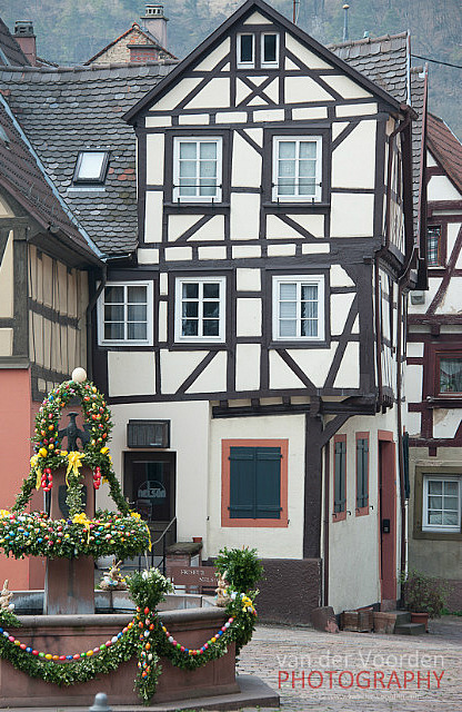 Osterbrunnen in Neckagemünd