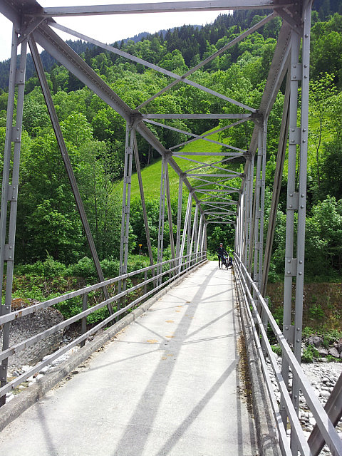 Surrein - Brücke über Rheinzufluss