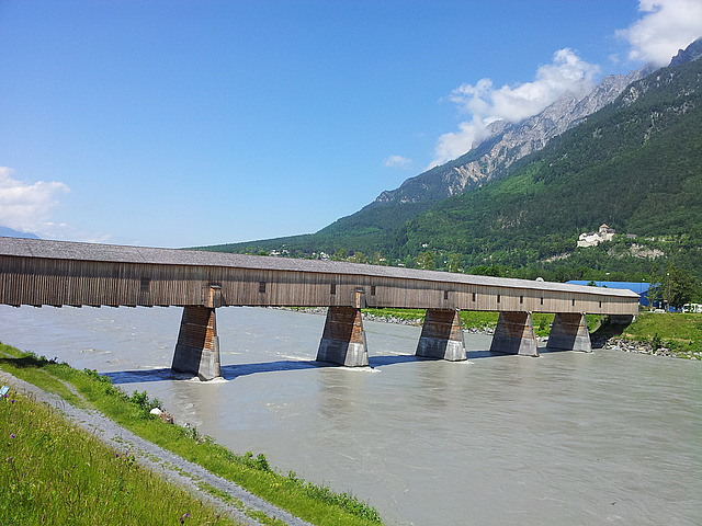 Holzbrücke zum Fürstentum Lichtenstein