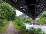 Pause unter Eisenbahnbrücke