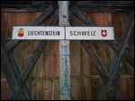 Grenze auf der Hälfte der Brücke